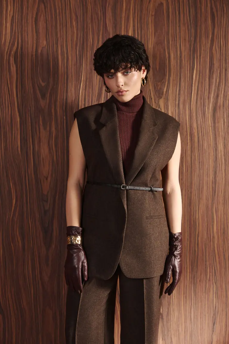 Brown vest, photo 1
