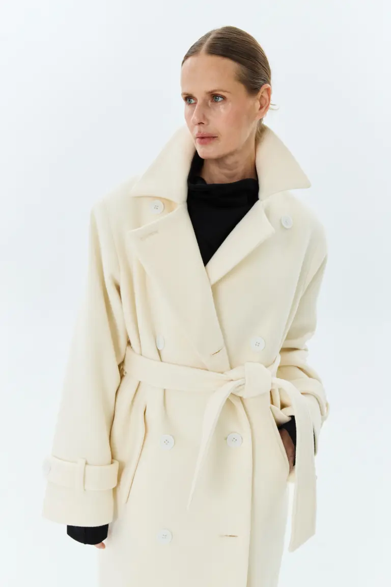 Milk-colored coat, photo 1