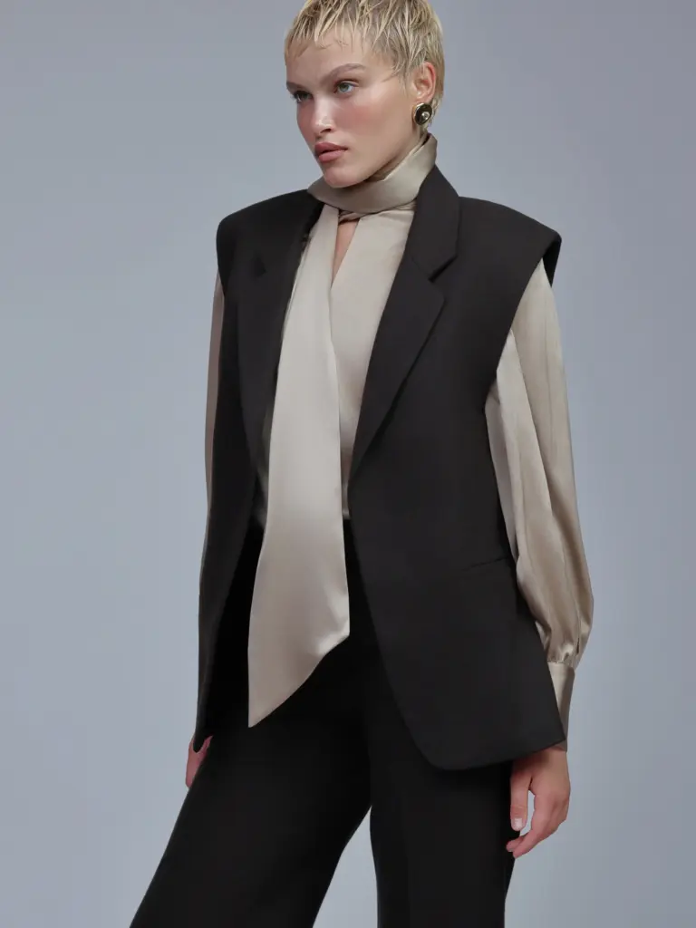 Brown vest, photo 1