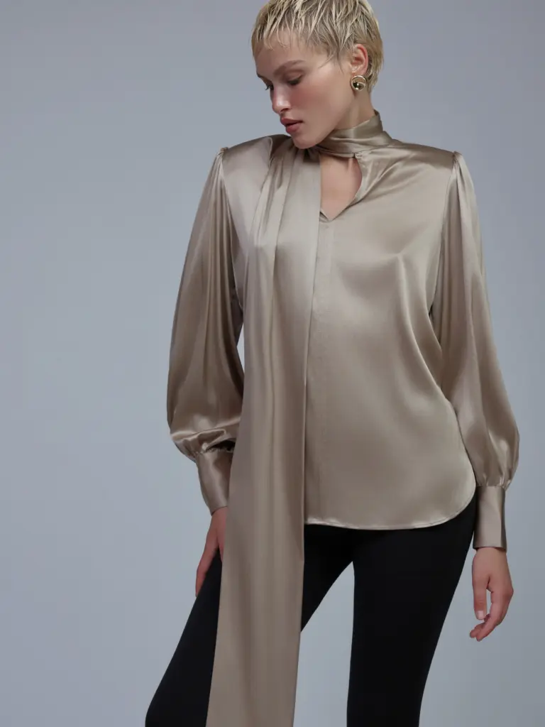 Blouse with bow, photo 1